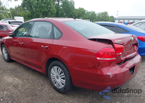 2015 Volkswagen Passat 1.8T S z USA, uszkodzony, nr VIN 1VWAT7A37FC074064